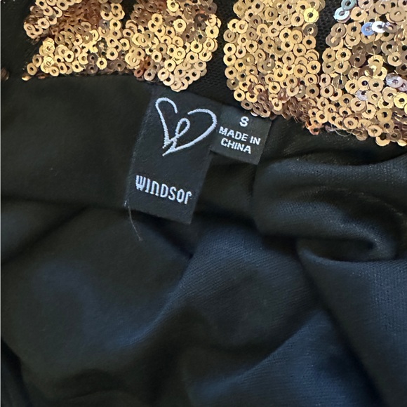 Elegant Windsor Sequined Gown - Small, Black & Rose Gold - Picture 5 of 5